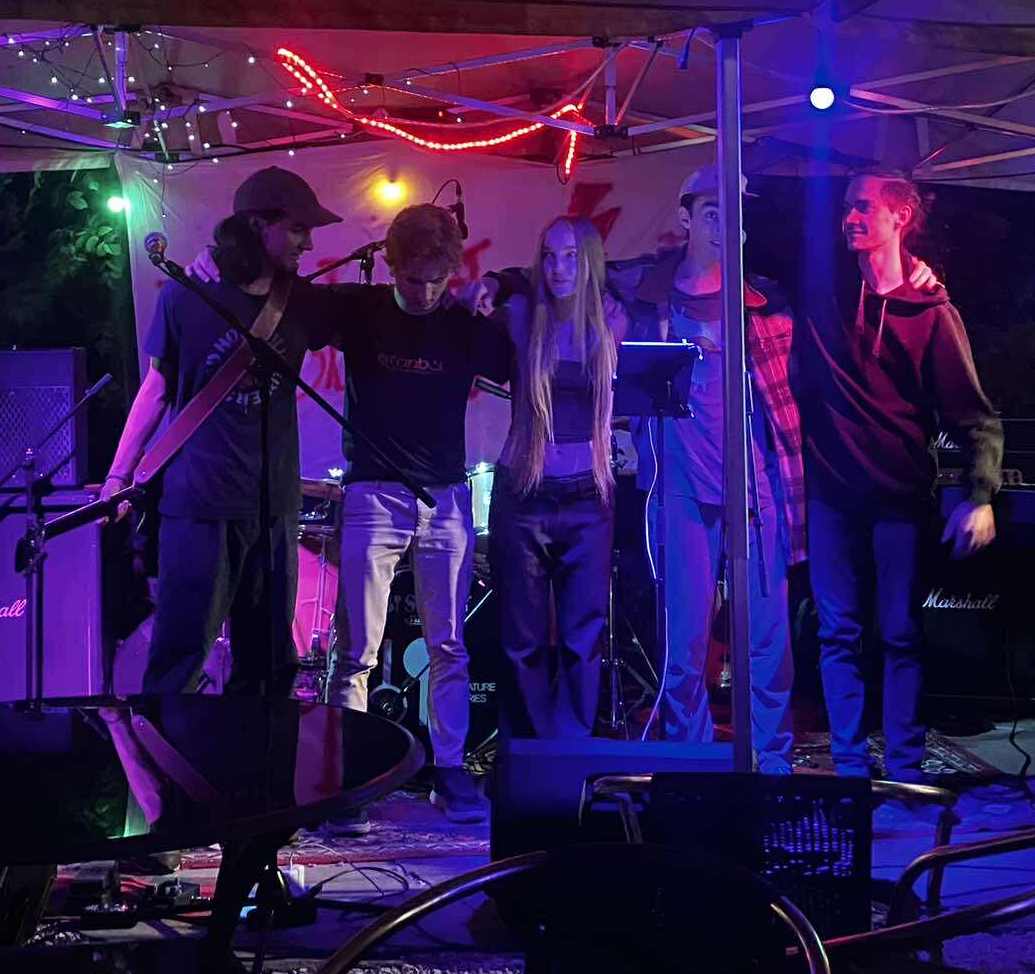 Fergetegesre sikerült a nyárzáró a Probatbicol zenekarral